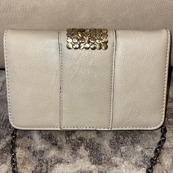 Street Level Cream and Antique Gold Leather Crossbody Bag - Picture 4 of 10